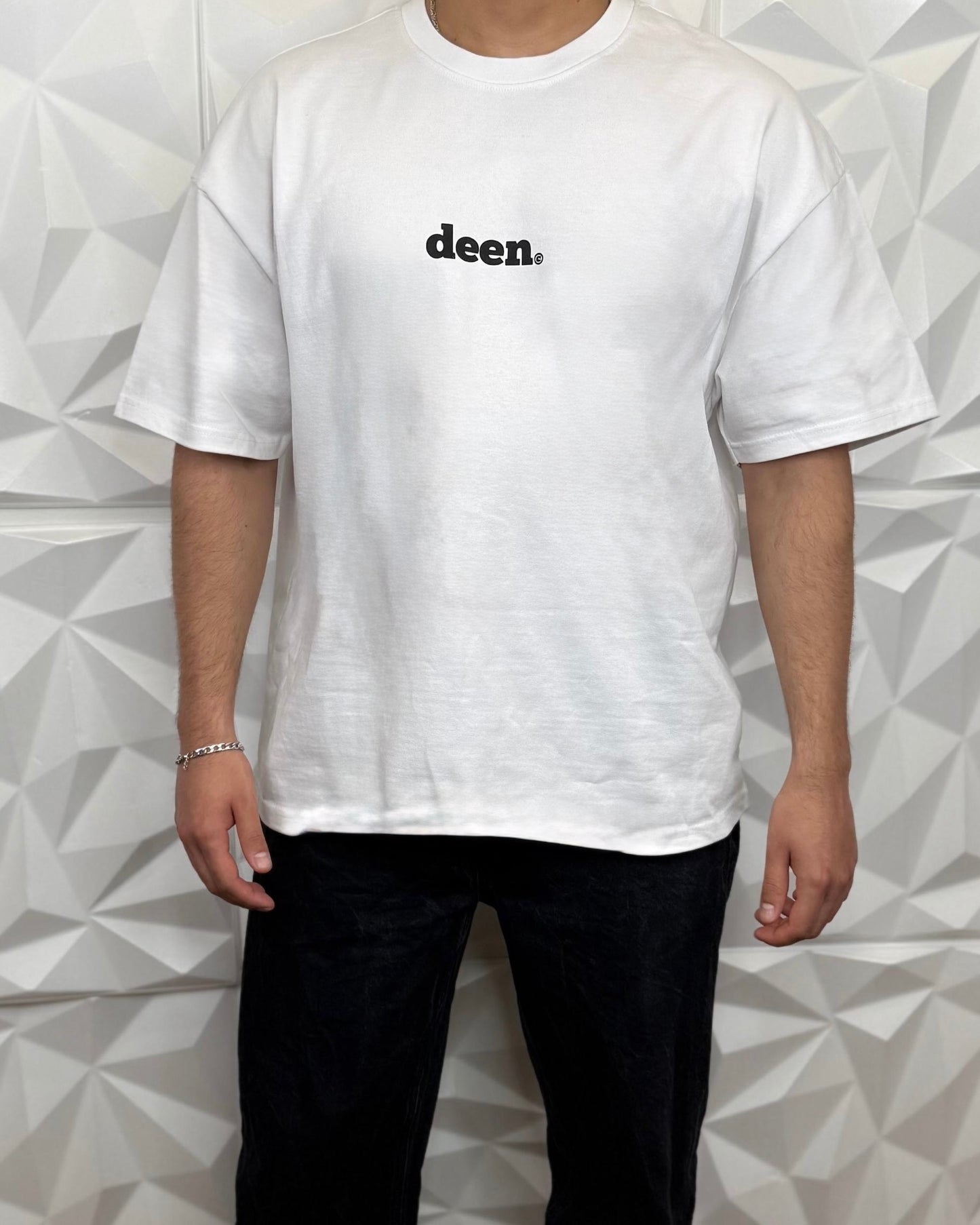 deen. / white